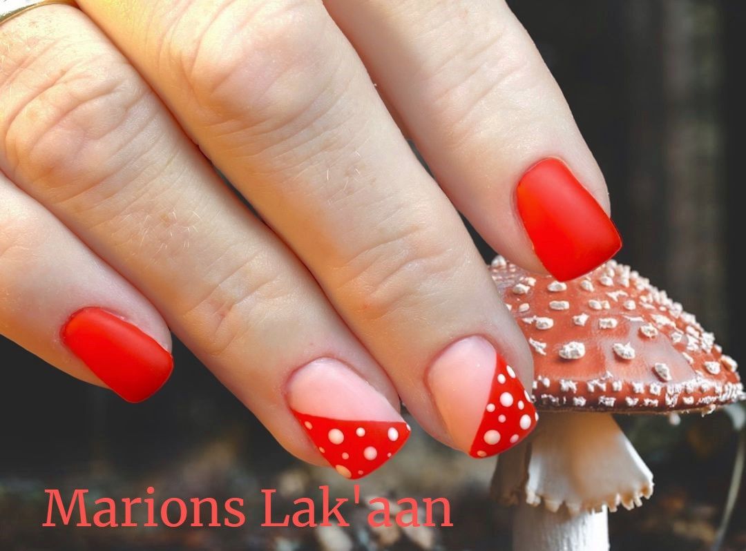 Herfstnagels Dot Paddestoel Marions Lak'aan Nagelstyliste Lak'aan Nagelsalon Nagelstudio Vianen, IJsselstein, Nieuwegein, Lexmond, Houten