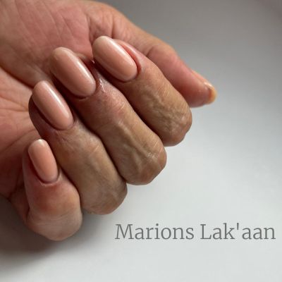 Combi Manicure (Natural Nail Treatment) ± 30 á 45 minuten 